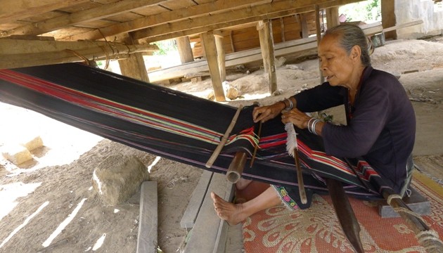 富安省埃德族的土锦纺织业