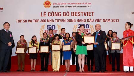 2013年越南三百多家优秀雇工企业排名榜发布