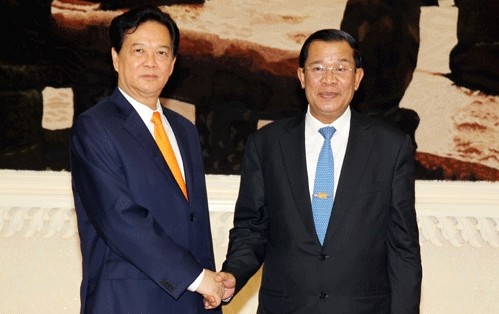 阮晋勇总理会见柬埔寨首相洪森