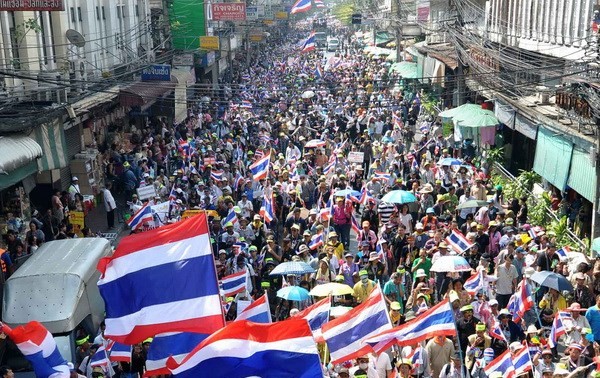 泰国：反政府示威者封锁首都街道，政府呼吁保证示威和平进行