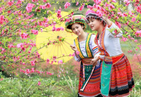 河江省苗旺县赫蒙族同胞欢欢喜喜过早年