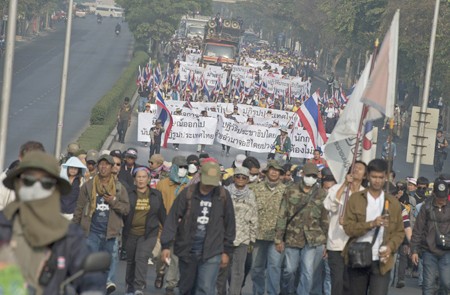 泰国1000名农民赴首都参加示威