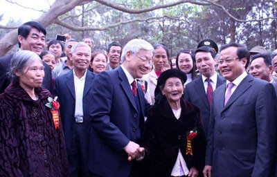 越共中央总书记阮富仲出席巴维县植树节