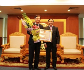 韩国驻越大使馆参赞荣获“为了资源环境事业”纪念章