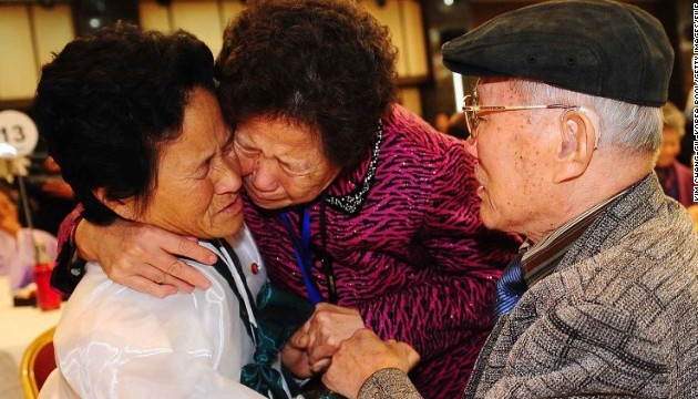 100多名韩国人赴朝鲜与亲人团聚