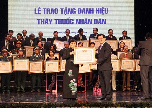 张晋创主席出席越南医生节59周年纪念交流活动