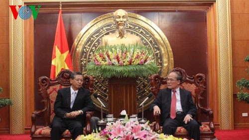 越南国会主席阮生雄会见日本和阿塞拜疆新任驻越大使