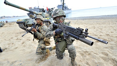 韩国与美国举行联合军演