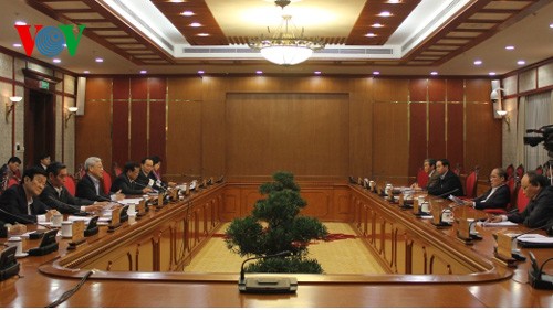越共中央政治局讨论十届七中全会关于农业、农民、农村问题决议落实情况