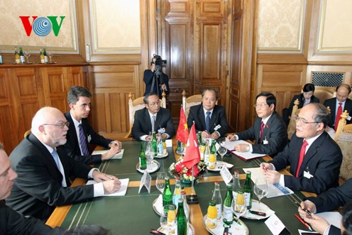 越南国会主席阮生雄圆满结束对瑞士的正式访问