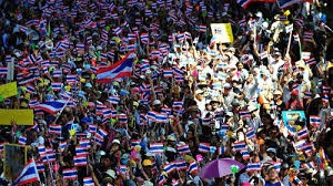 数千名泰国民众在曼谷举行反政府抗议示威