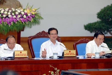 越南政府举行3月份工作例会