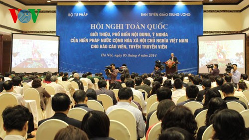  越南有关部门举行2013年版宪法介绍、普及全国会议