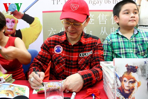 六小龄童参加在河内组织的签名售书、与越南读者交流活动