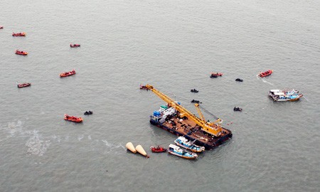 韩国沉船事故遇难者人数继续上升