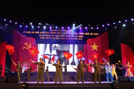 越南各地举行南方解放39周年庆祝活动
