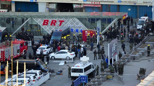中国新疆乌鲁木齐火车站发生暴力恐怖袭击爆炸案 致80多人伤亡