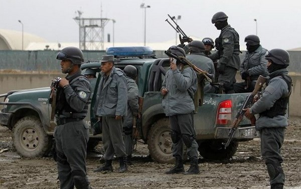 阿富汗塔利班袭击喀布尔机场和美军基地
