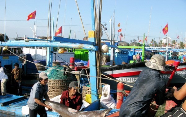 越南渔民团结起来坚持远海捕捞