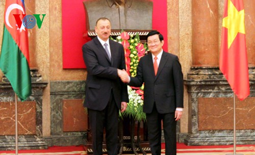 加强越南与阿塞拜疆全面合作
