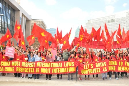 旅居比利时越南人举行游行反对中国