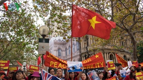 旅外越南人共同体反对中国在越南海域内非法定位“海洋石油981”钻井平台