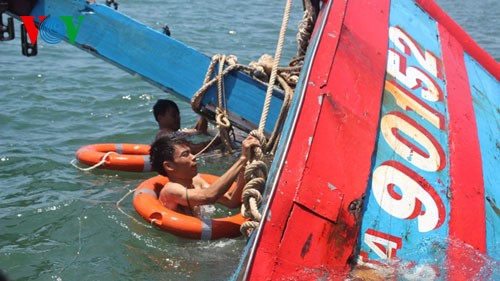 准备打捞被中国船只撞沉的渔船