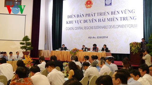 广南省举行中部沿海地区可持续发展论坛