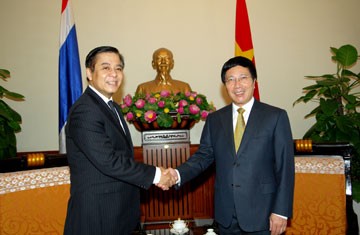 范平明会见泰国代理外交部长西哈萨克