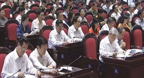 越南13届国会7次会议结束为期两天半的质询活动