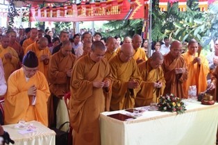 东海和平祈愿法会在广宁省芒街市举行