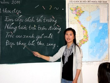 提高旅外越南人教师的越南语教学质量
