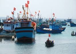 越南农业与农村发展部部长高德发看望广义省渔民