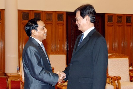阮晋勇会见老挝国家监察署长