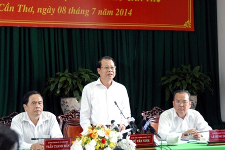 武文宁副总理与芹苴市领导人举行工作座谈