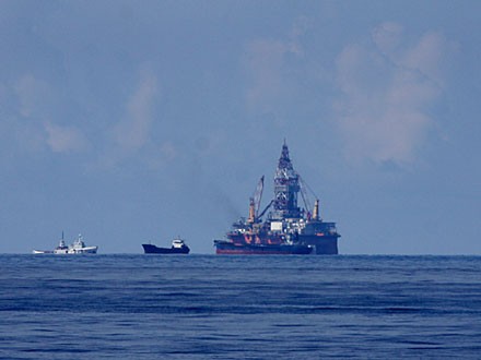  中国停止钻井平台在越南黄沙群岛附近的非法钻探活动