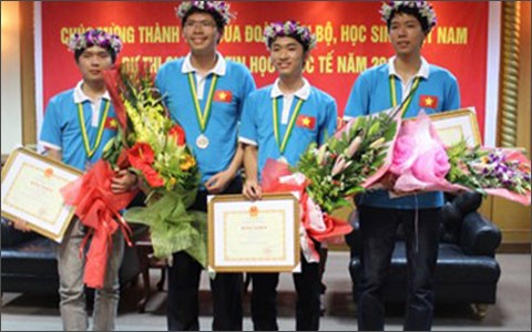 越南学生在2014年国际物理奥林匹克竞赛中喜夺3枚金牌