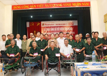 越南全国各地举行多项活动纪念7.27荣军烈士节 67周年