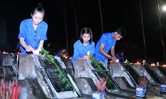 “青年报恩答义”和“烛光缅怀英烈”活动在河江省举行
