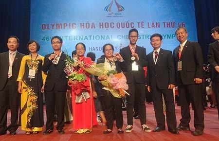 越南学生在2014年国际化学奥林匹克竞赛中喜夺2金2银
