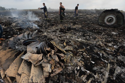 马来西亚与荷兰一致呼吁在MH17客机坠毁现场停火