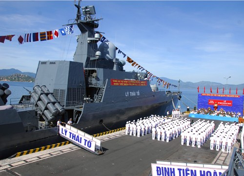 越南人民海军牢牢维护祖国海洋海岛主权