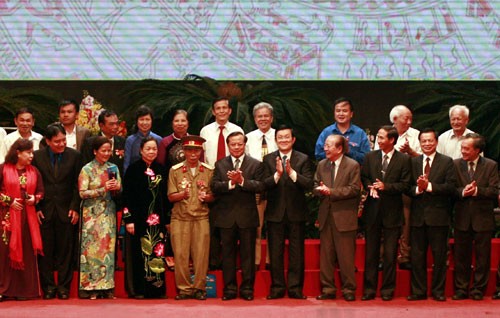 越南国家主席张晋创出席“三随时运动”五十周年纪念活动