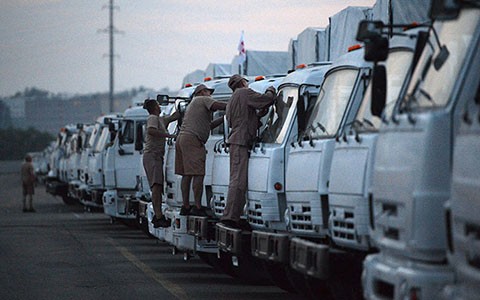 俄罗斯人道援助车队开赴俄乌边境