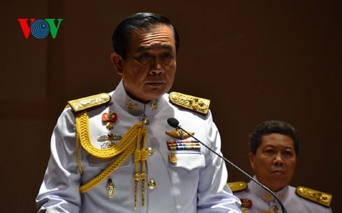 泰国：泰国陆军司令巴育全票当选临时总理