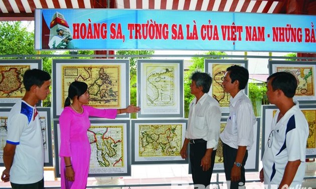 “黄沙长沙归属越南——历史和法律证据”展在荣市举行