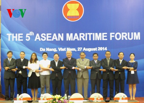 第三届东盟海事论坛扩大会议讨论加强航行安全与自由措施