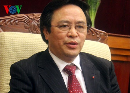越共中央工作代表团就党的对外路线落实情况与昆嵩省省委座谈