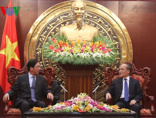 越南国会主席阮生雄会见前来礼节性拜会的中国新任驻越大使洪小勇