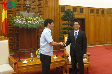 越南政府副总理武德担会见东盟记者团